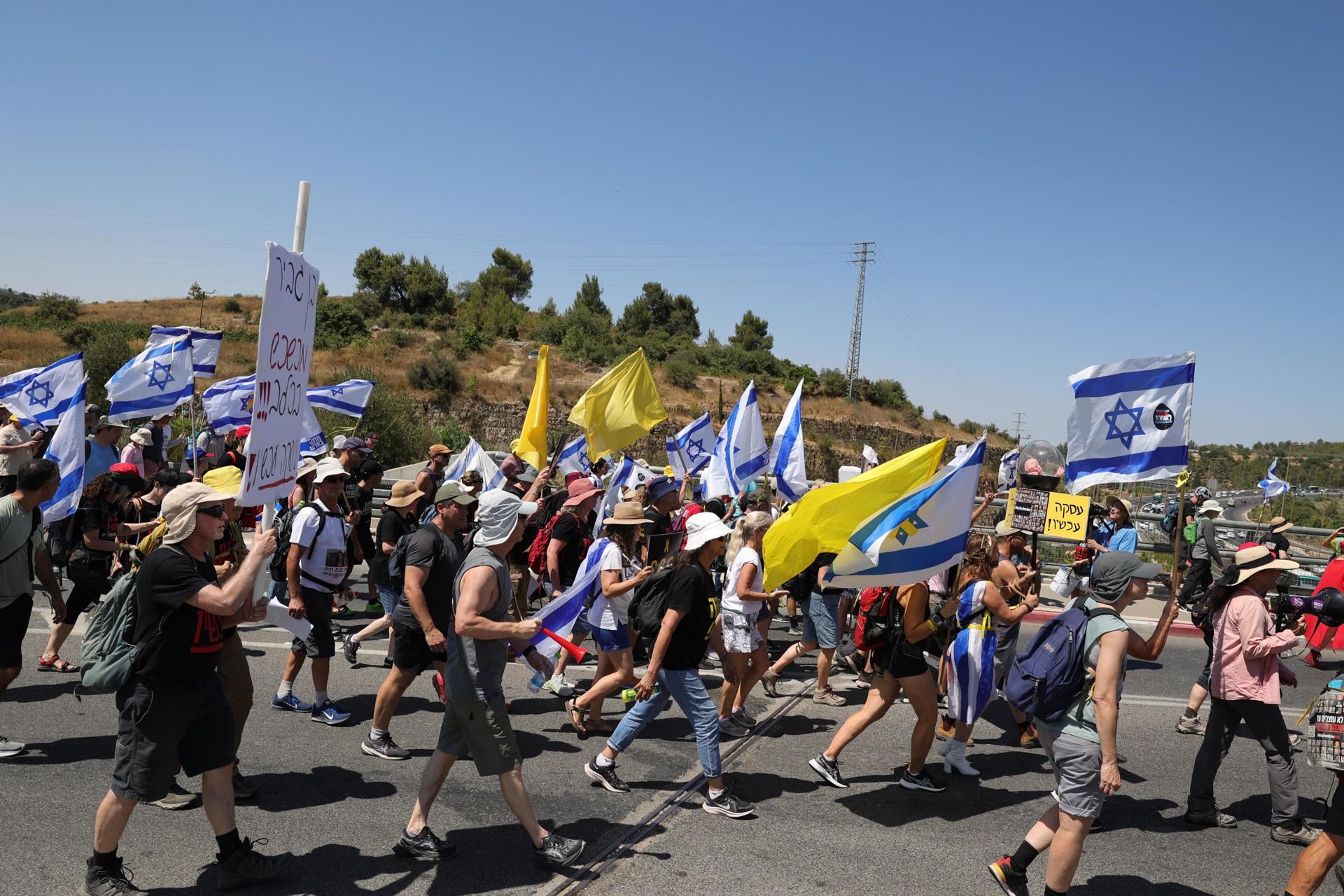 Bahituak askatzea eskatzeko manifestazioa. EFE. 