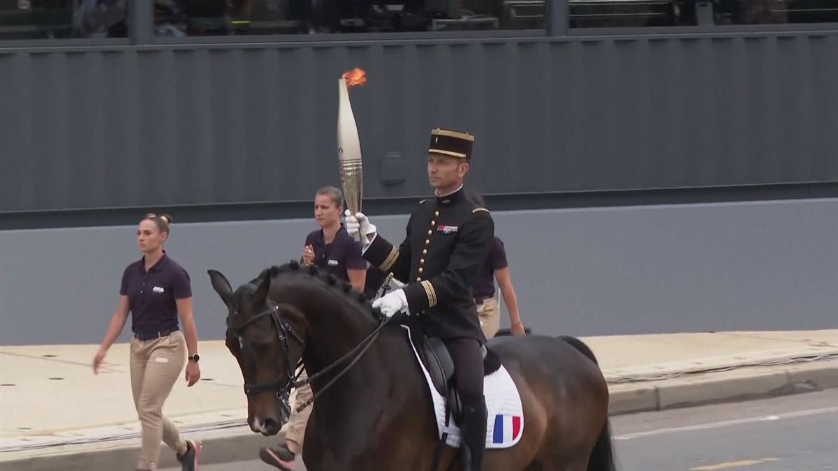 La llama olímpica ha llegado a París coincidiendo con la fiesta nacional de Francia