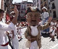 La despedida de los gigantes marca el último día de los sanfermines