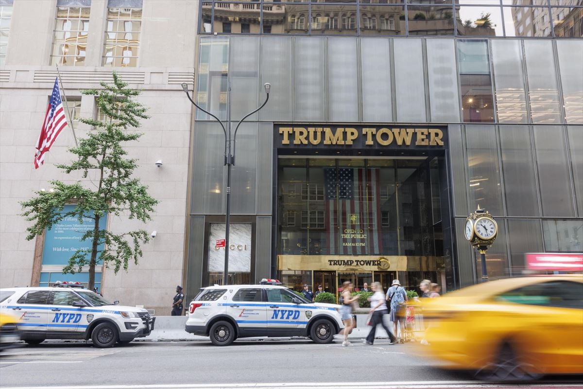 Entrada a la Torre Trump en Nueva York, este lunes. Foto: EFE