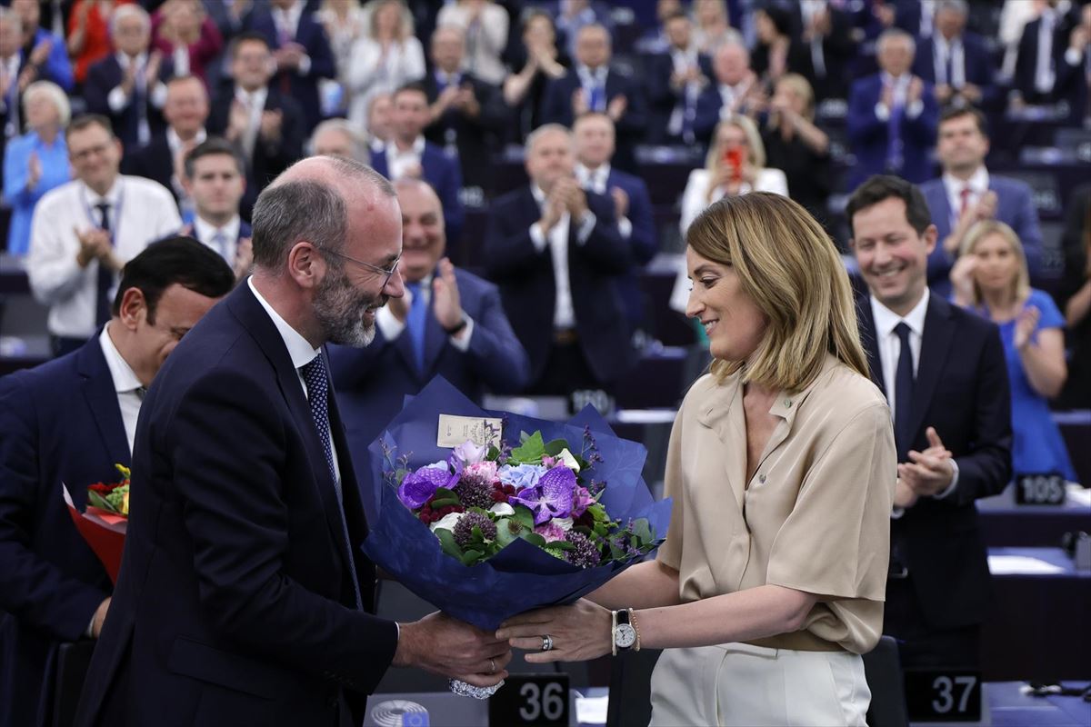 Roberta Metsola tras ser reelegida presidenta del Parlamento Europeo. Foto: EFE