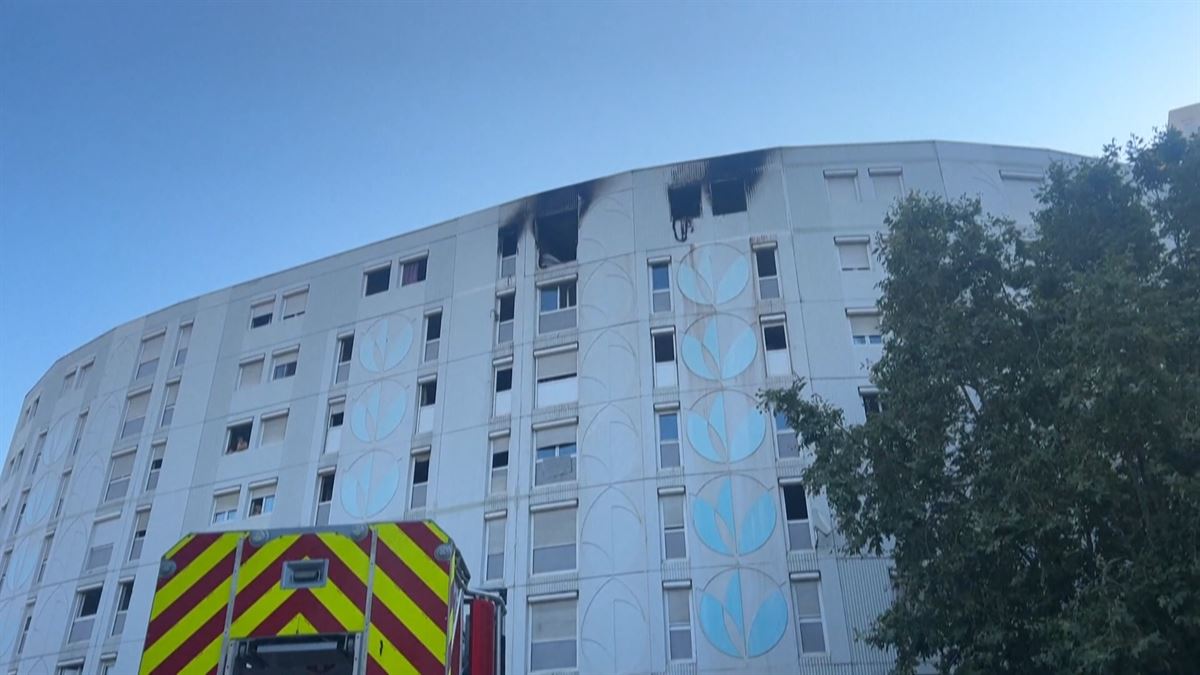 El edificio incendiado. Imagen obtenida de un vídeo de Agencias. 