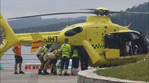 30 urteko gazte bat ospitalera eraman dute Gorlizen, uretara salto egin eta arroka baten kontra jo ondoren