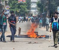 Las protestas contra el sistema de cuotas en Bangladesh dejan 27 muertos entre nuevos enfrentamientos