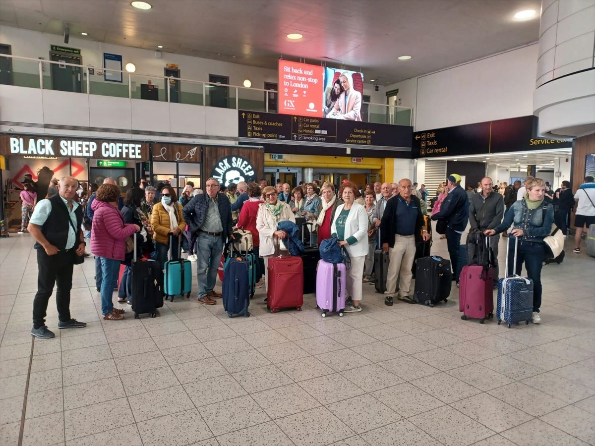 Los viajeros se quedaron en tierra en el aeropuerto de Gatwick. Foto: cedida.