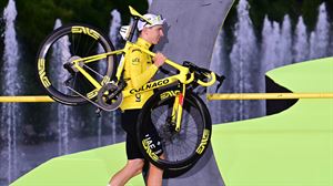 Tadej Pogacar Frantziako Tourreko podiumean. Argazkia: EFE