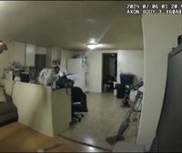 La Policía de EEUU muestra un vídeo de un agente disparando a una mujer afroamericana en su casa
