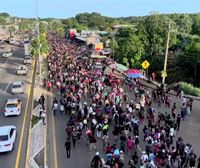 Una caravana de unos 2.000 migrantes se dirige hacia Estados Unidos