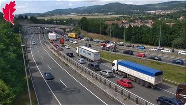 Las retenciones afectan al sentido Barakaldo. 