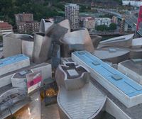 300 eguzki-plaka jarri dituzte Guggenheim museoan, eta elektrizitate kontsumoa murriztea ahalbidetuko dute