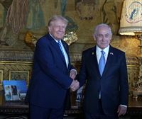 Donald Trumpek Benjamin Netanyahu hartu du Floridako bere etxean, bien arteko adiskidetasunaren erakusgarri