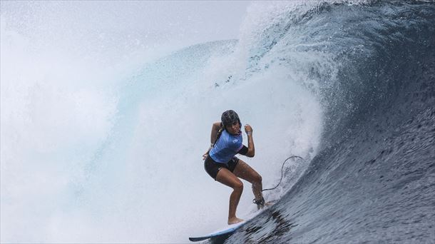 Janire Gonzalez Etxabarri surflaria, lehen errondan