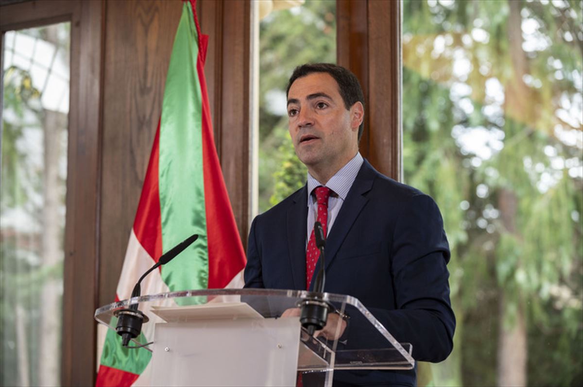 El lehendakari Imanol Pradales en Ajuria Enea. Foto: EFE