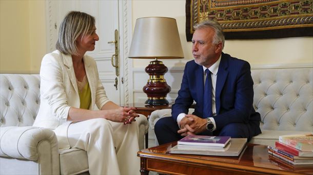 La consejera María Ubarretxena y el ministro Ángel Víctor Torres en la reunión. Foto: EFE