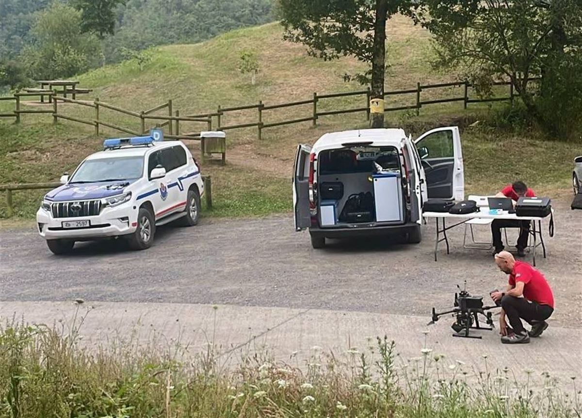 Efectivos del dispositivo de búsqueda en el Valle de Carranza (Bizkaia). Imagen: SOS Deiak