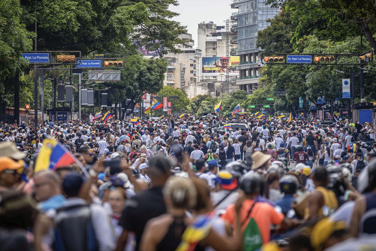 Manifestación de apoyo al candidato Edmundo González en Caracas. Foto: EFE