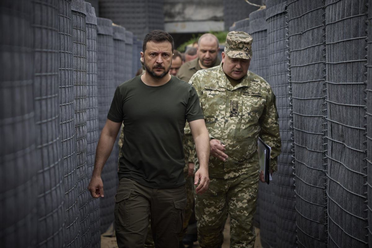 Volodimir Zelenski Ukrainako presidentea, astelehenean, Volynen (Ukraina). Argazkia: EFE