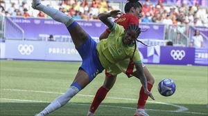 España derrota a Brasil y pasa como primera de grupo a cuartos de final (0-2)