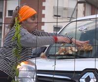 Una furgoneta impide salir en coche a vecinas y vecinos de la calle sin gobierno