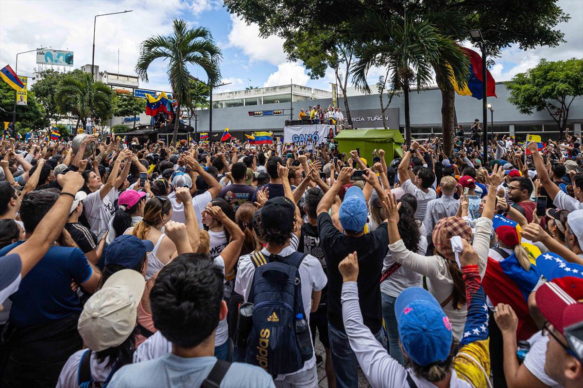 Edmundo Gonzalez Urrutia Venezuelako presidentegaiaren aldeko manifestazioa