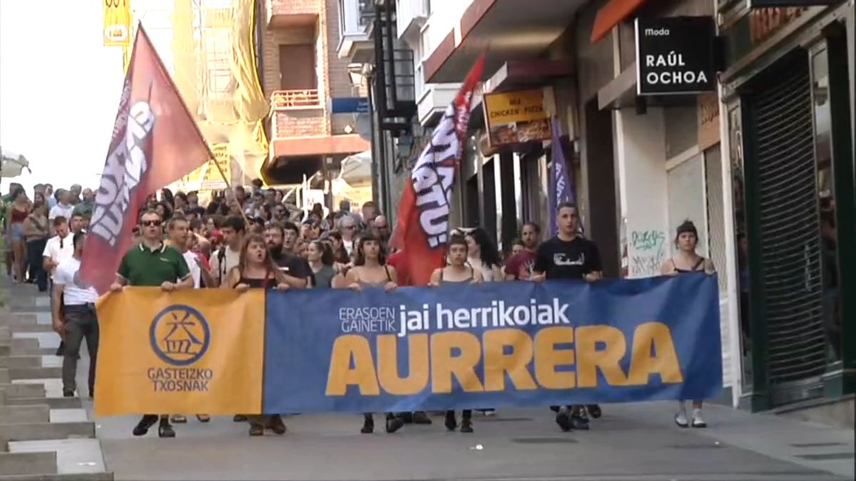 Manifestación de las txosnas de Vitoria-Gasteiz contra la orden de implantación de TicketBai 