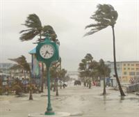 El huracán Debby toca tierra en la costa de Florida, con vientos de 130 kilómetros por hora