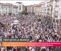 Así ha sido el recorrido de la Virgen Blanca por las calles de Vitoria-Gasteiz en el Rosario de la Aurora