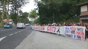 Lezoko bizilagunek errepidea modu seguruan gurutzatzeko irtenbidea nahi dute, biktima gehiago egon ez dadin