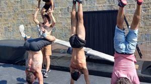 Espectáculo con báscula coreana y acrodanza en el Festival de las Murallas de Iruña: 'La llamada del Vacío'