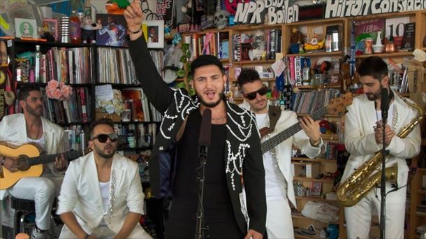 El formato 'Tiny Desk', una charla con Roberto Lorenzo Elekes y una recomendación de agenda musical