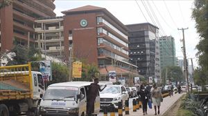 Getxoko familiako aitak sendagiria jaso du, eta semeak larri jarraitzen du Nairobiko ospitale batean