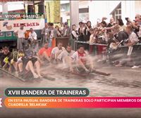 La particular bandera de traineras en fiestas de La Blanca, con cubos de agua por medio