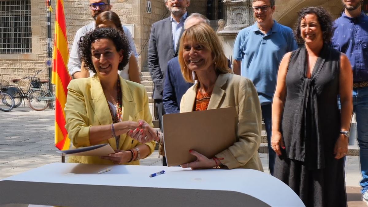 Firma del acuerdo entre PSC y ERC.