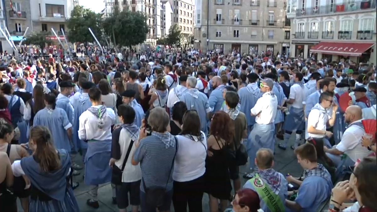 Protesta de blusas y neskas en Vitoria-Gasteiz. Imagen: EITB