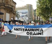 Cientos de personas se han manifestado en Donostia contra las corridas de toros