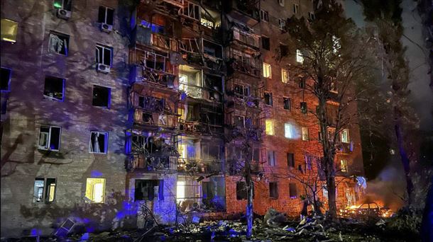 Un edificio dañado por los enfrentamientos en la regón fronteriza de Kursk (Rusia). Foto: EFE