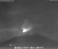 El volcán Popocatépetl arroja ceniza y gas, y pone en alerta a México