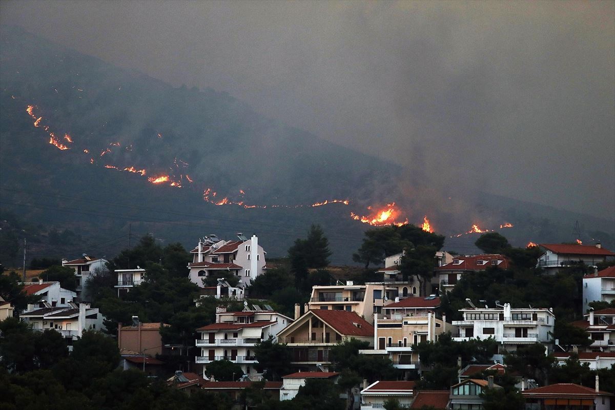 Incedio en Atenas. Foto: EFE.