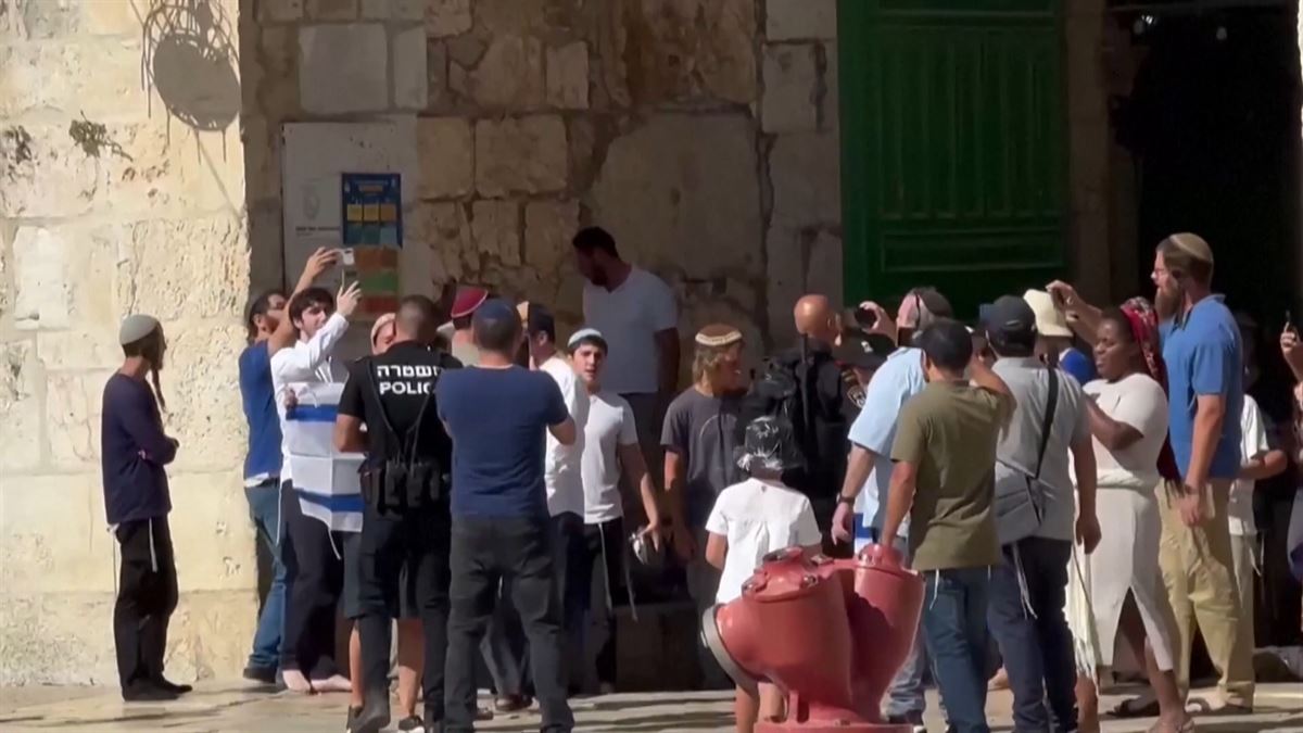 Jerusalem, gaur goizean. Agentzietako bideo batetik atertako irudia.