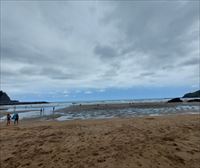 Detenido un hombre de 44 años acusado de tocamientos a una menor en la playa Santiago de Deba