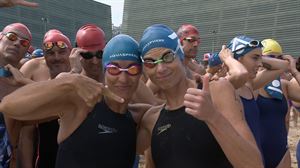 Día grande en las fiestas de Donostia; más de 400 personas han comenzado el día nadando