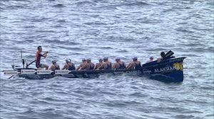 Urdaibai se impone en una primera jornada espectacular en Zarautz