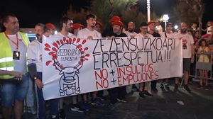 Los toros de fuego de San Sebastián protestan por los empujones e insultos que reciben últimamente