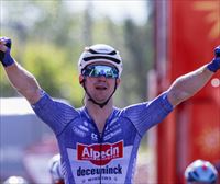 Grovesek irabazi du bigarren etapa azken esprintean, eta Van Aert lider jarri da Vueltan