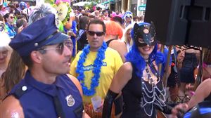 El 'trabesti-poteo' organizado por Pinpilinpauxa vuelve a triunfar, un año más, en Aste Nagusia