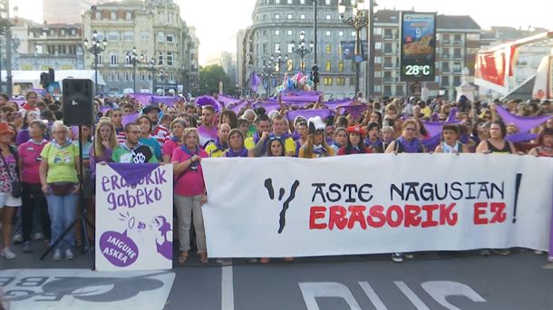 Concentración de Bilboko Konpartsak contra las agresiones machistas denunciadas en Aste Nagusia 