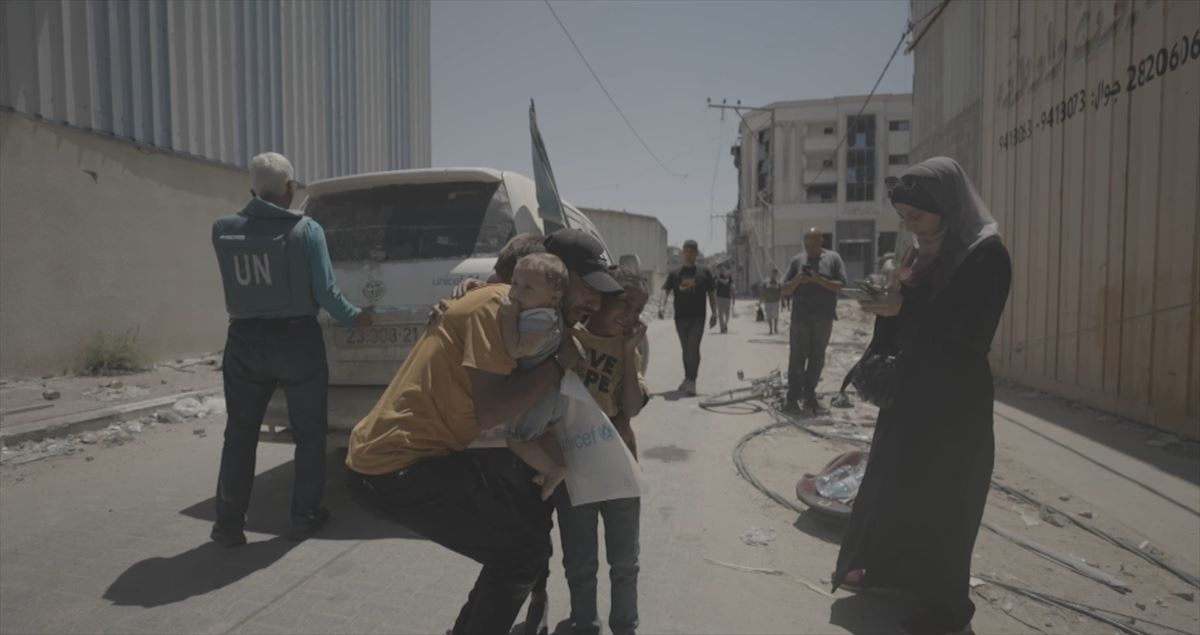 Momento del encuentro. Imgen obtenida de un vídeo de UNICEF.