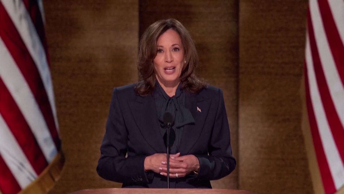 Kamala Harris en la convención que fue proclamada candidata. Foto: EFE.