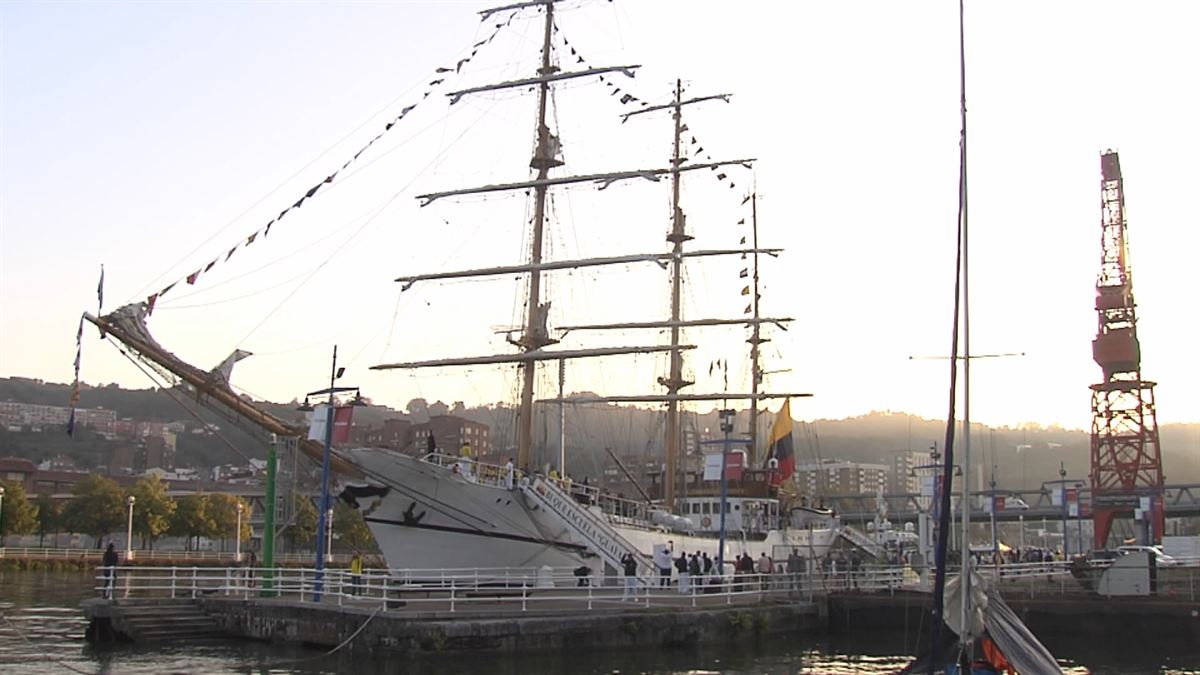 El buque escuela "Guayas". Imagen obtenida de un vídeo de EITB Media.