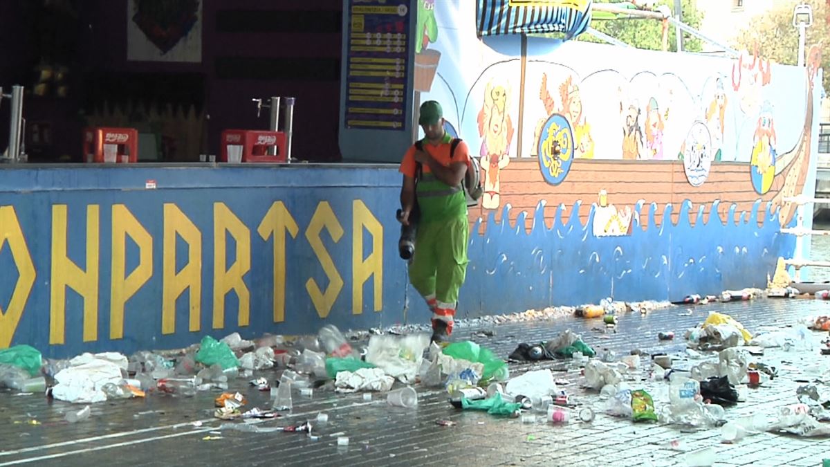 Limpieza en la Aste Nagusia. Imagen obtenida de un vídeo de EITB Media.